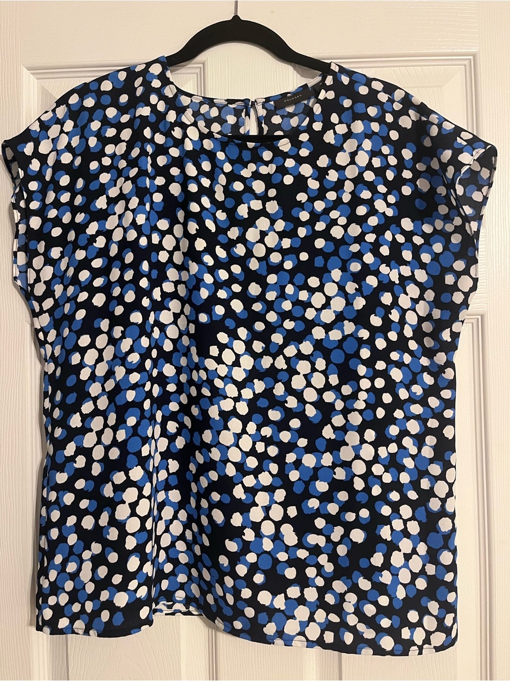 EUC Sz M Halogen Cap Sleeve Blouse with Blue & White Spots
